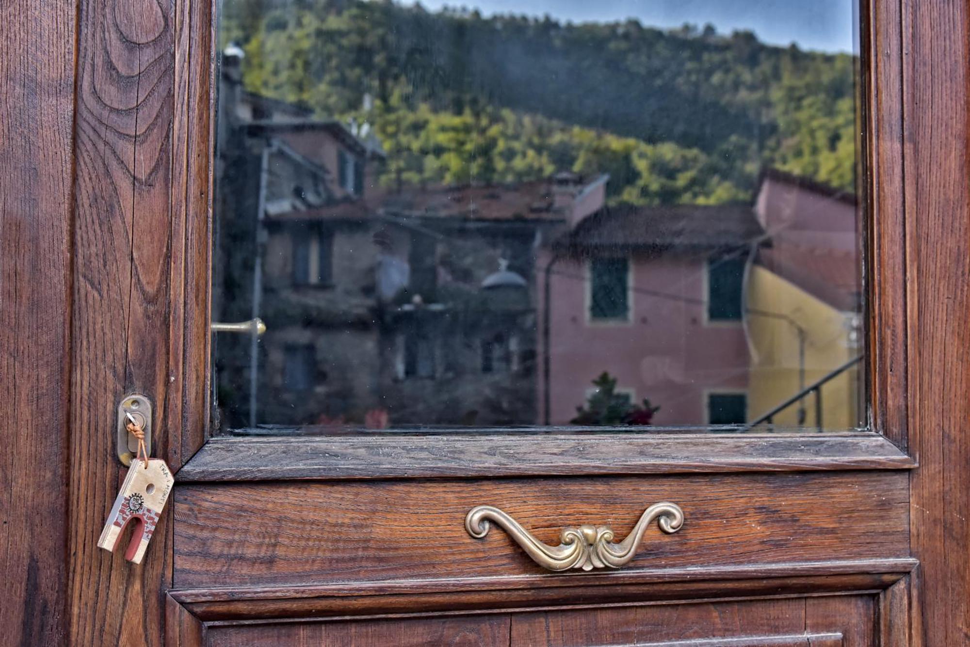 Casa Vacanze Tra I Monti E San Martino Biassa Exterior photo