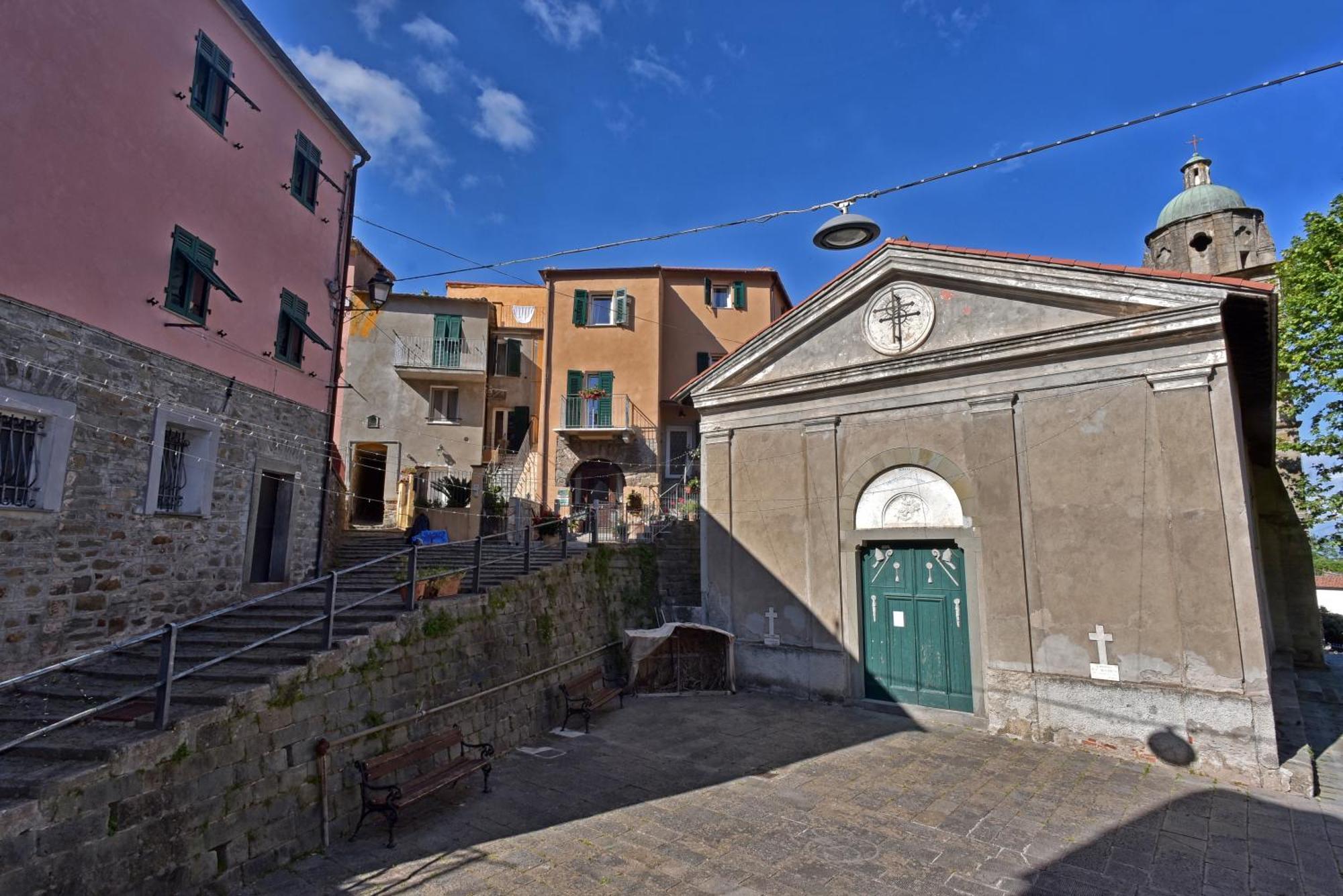 Casa Vacanze Tra I Monti E San Martino Biassa Exterior photo