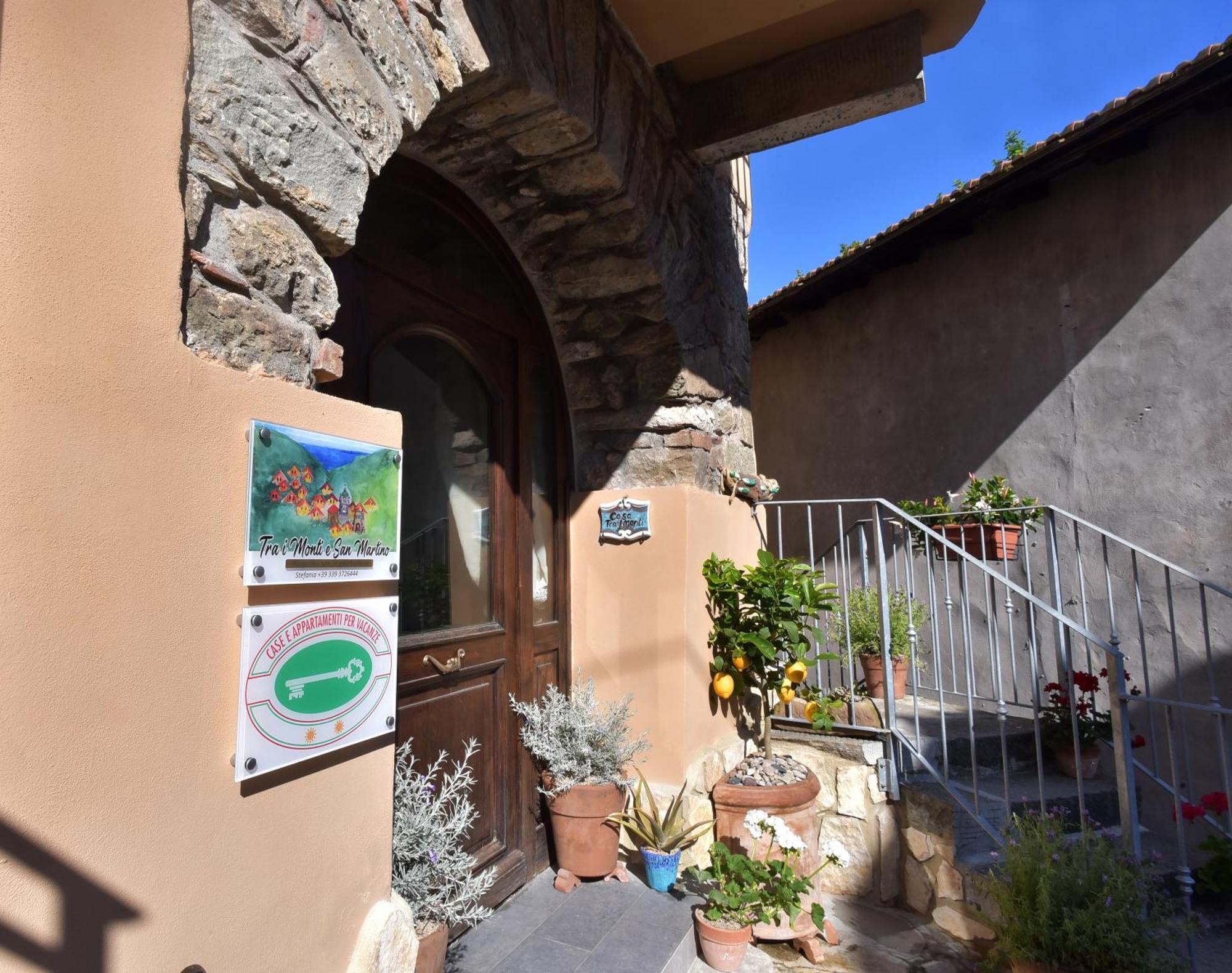 Casa Vacanze Tra I Monti E San Martino Biassa Exterior photo